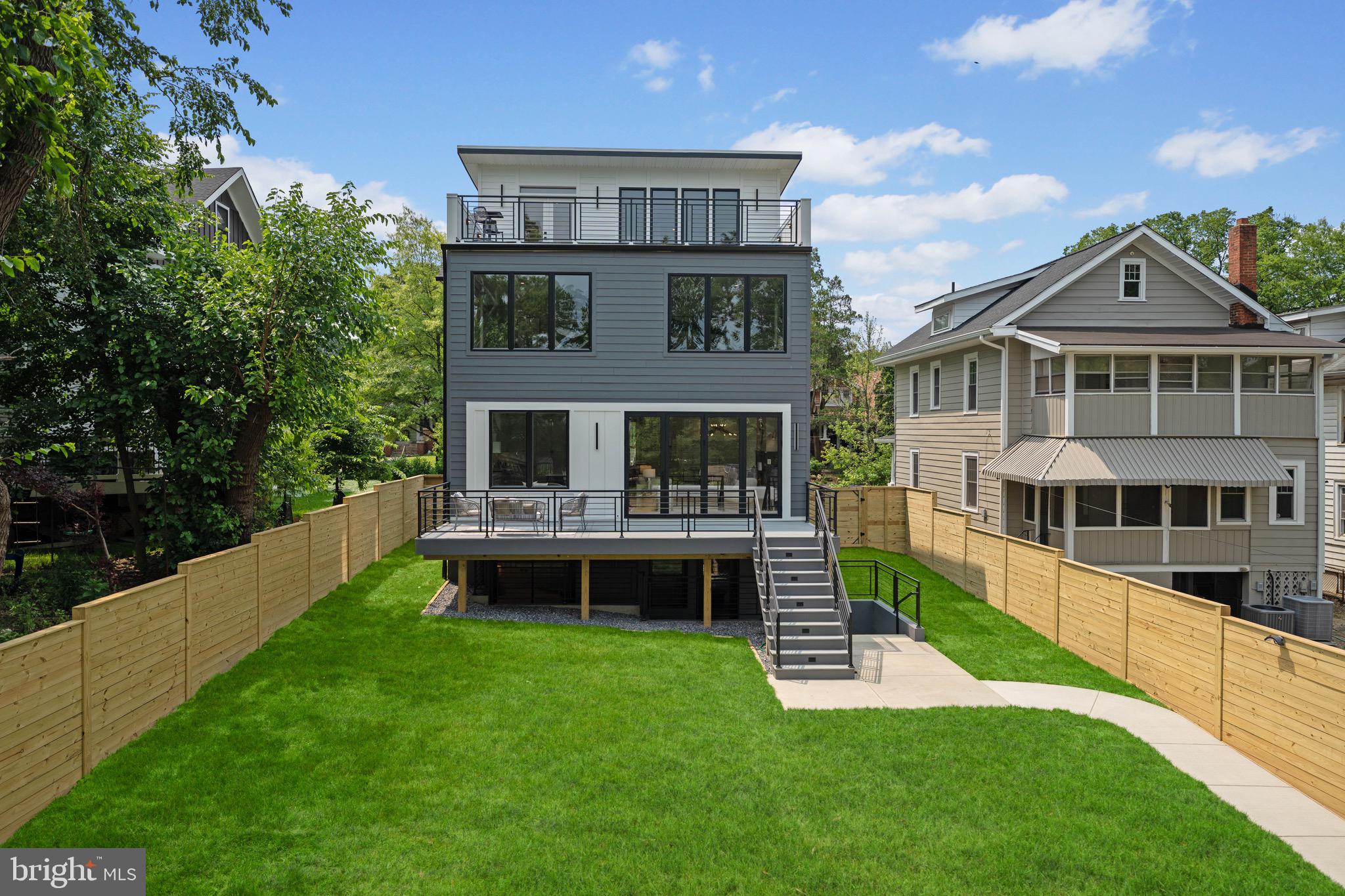 1426 Irving St NE