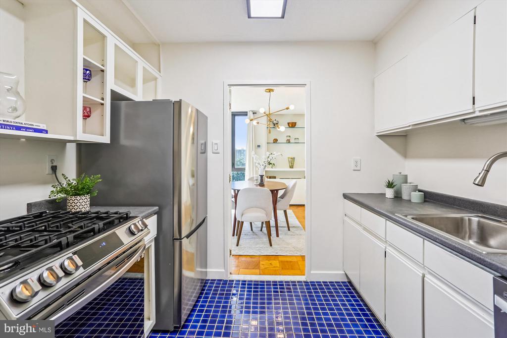 300 M STREET SW N400