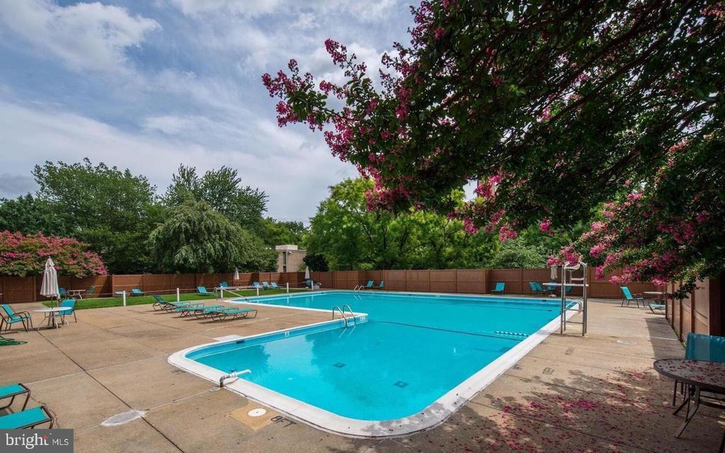300 M STREET SW N400