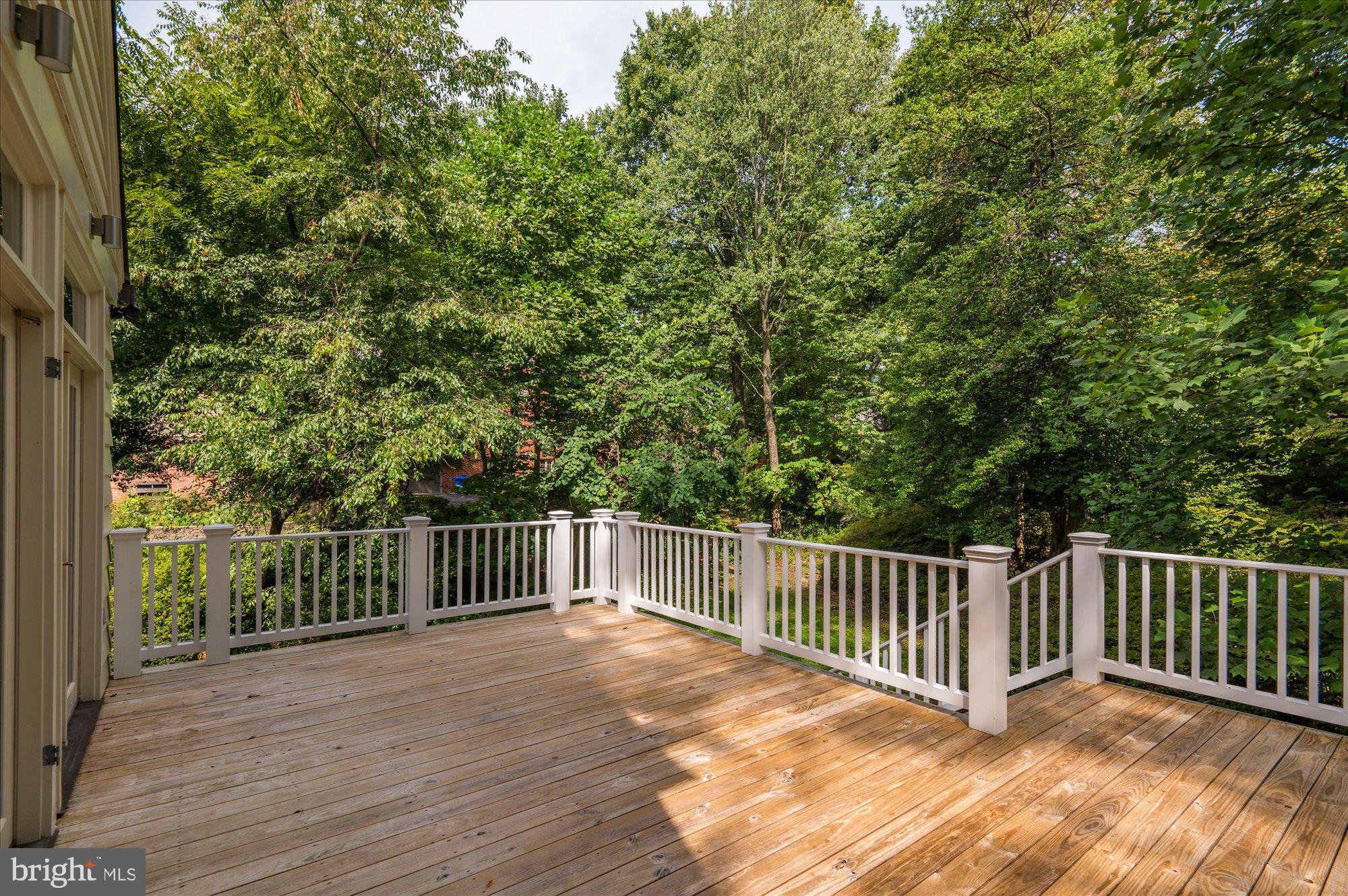1215 HIGHLAND DRIVE