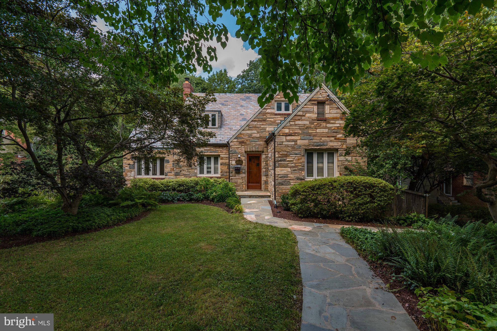 1215 HIGHLAND DRIVE