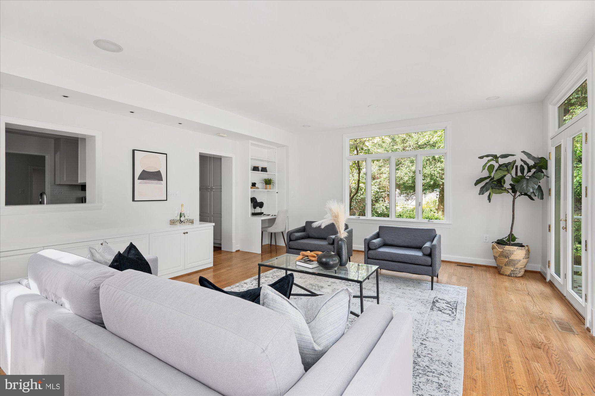 1215 HIGHLAND DRIVE