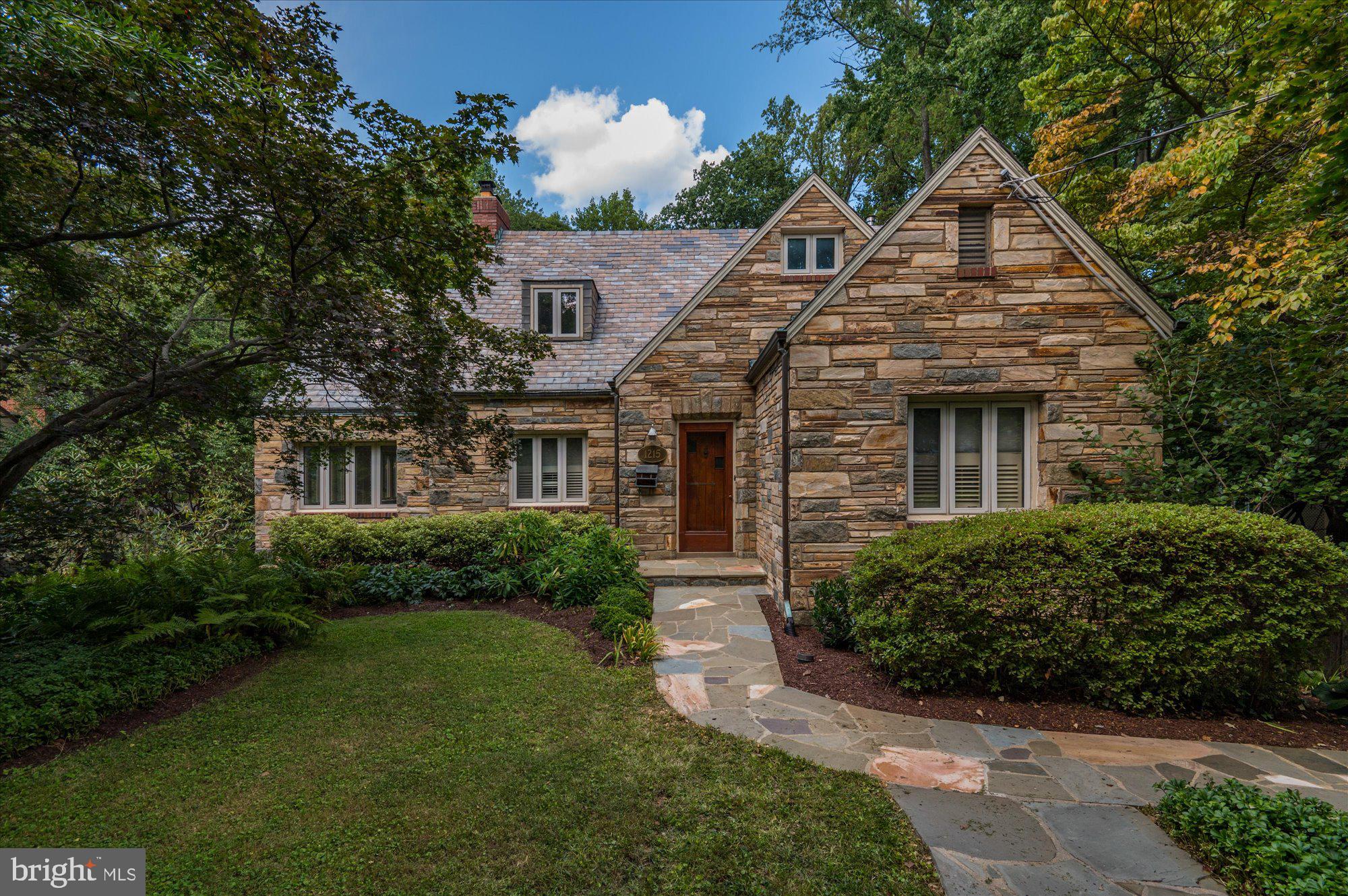 1215 HIGHLAND DRIVE