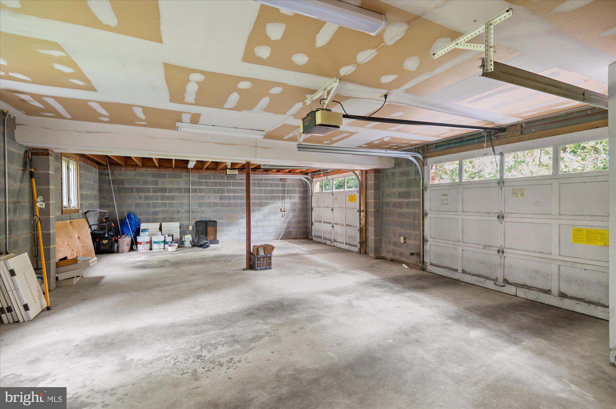 1215 HIGHLAND DRIVE