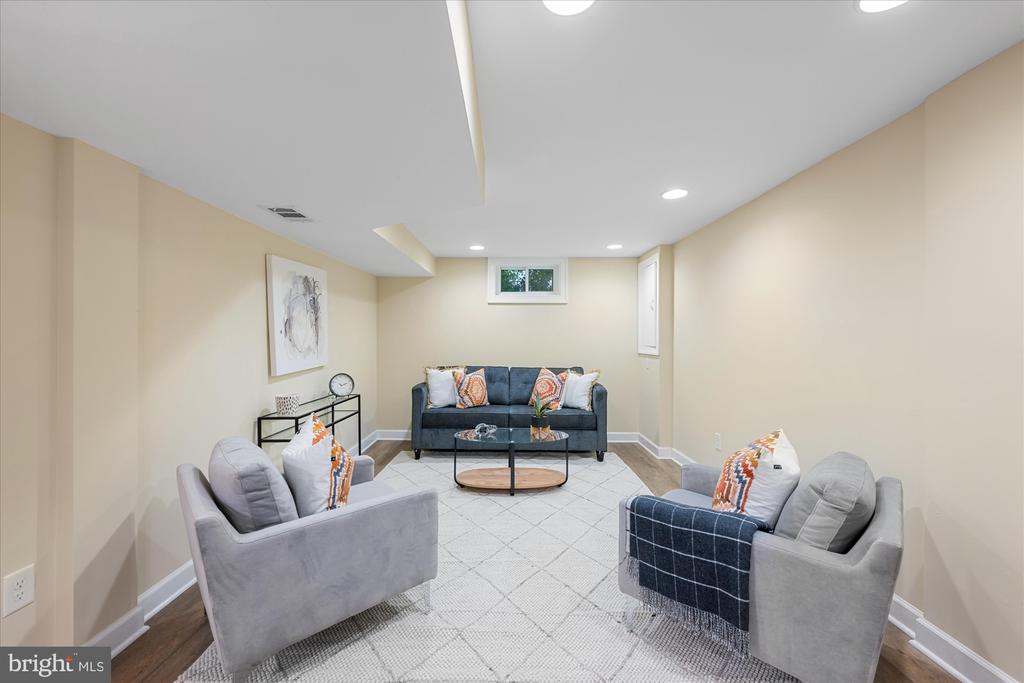 8 Grandin Cir