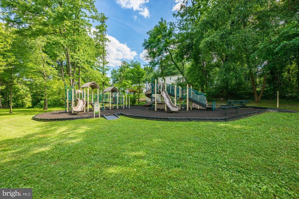 8 Grandin Cir