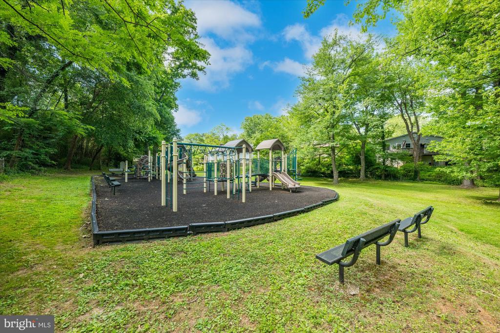 8 Grandin Cir