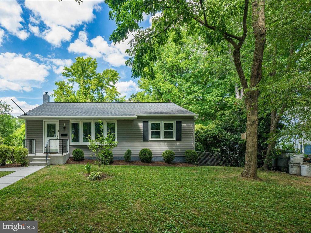 8 Grandin Cir