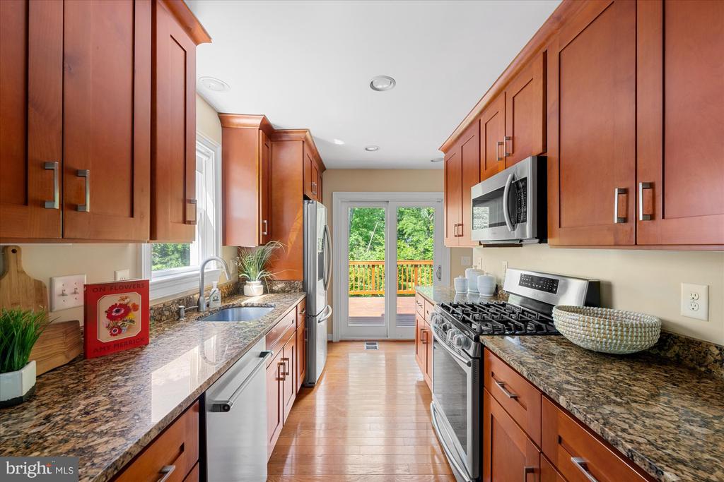 8 Grandin Cir