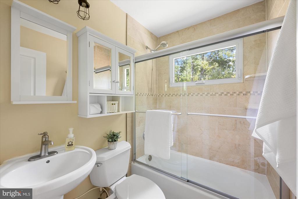 8 Grandin Cir