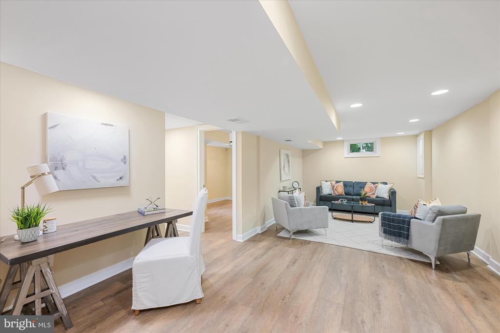 8 Grandin Cir