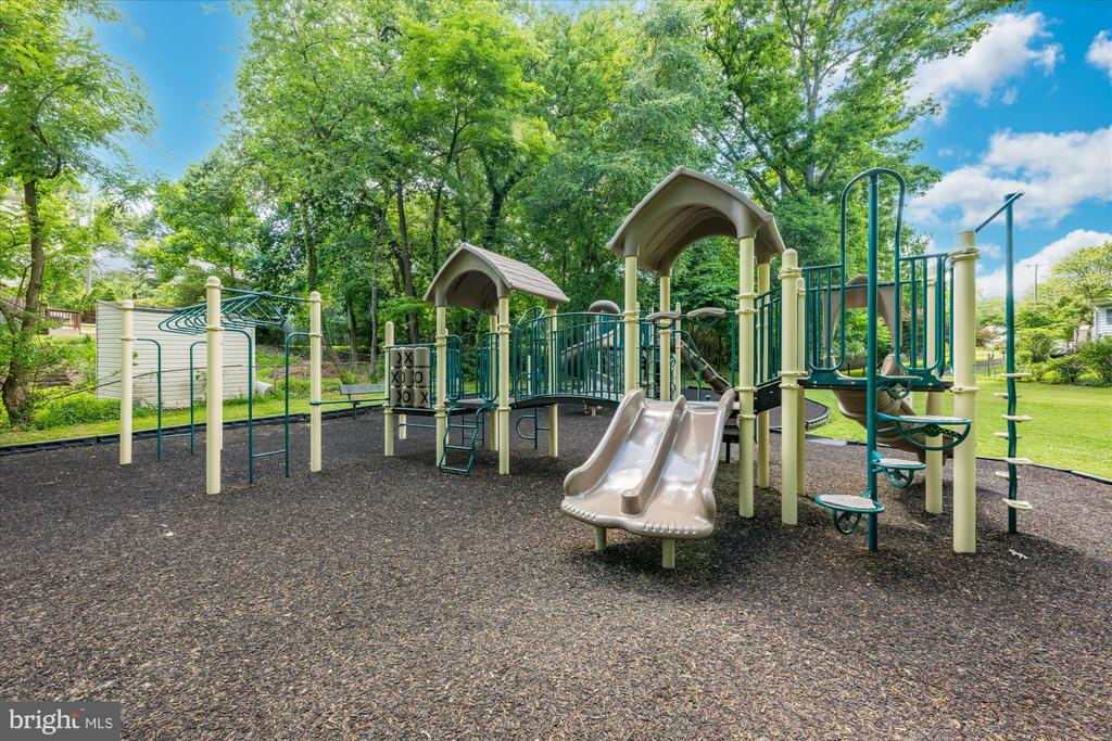 8 Grandin Cir