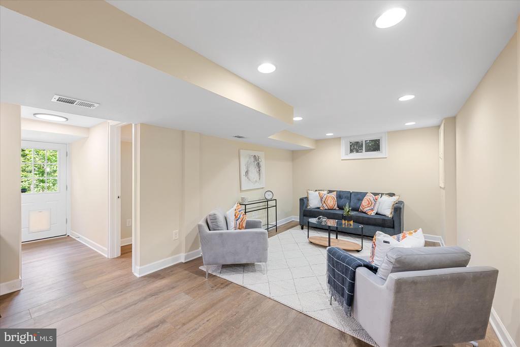 8 Grandin Cir