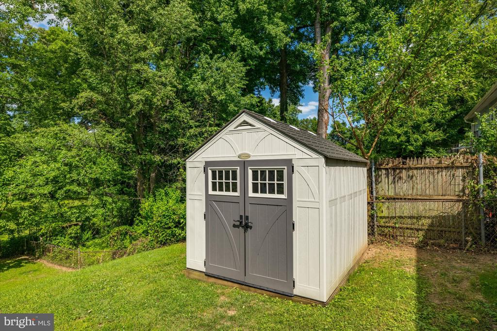 8 Grandin Cir