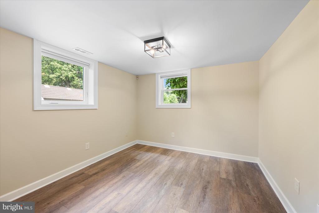8 Grandin Cir