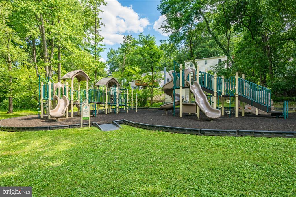 8 Grandin Cir