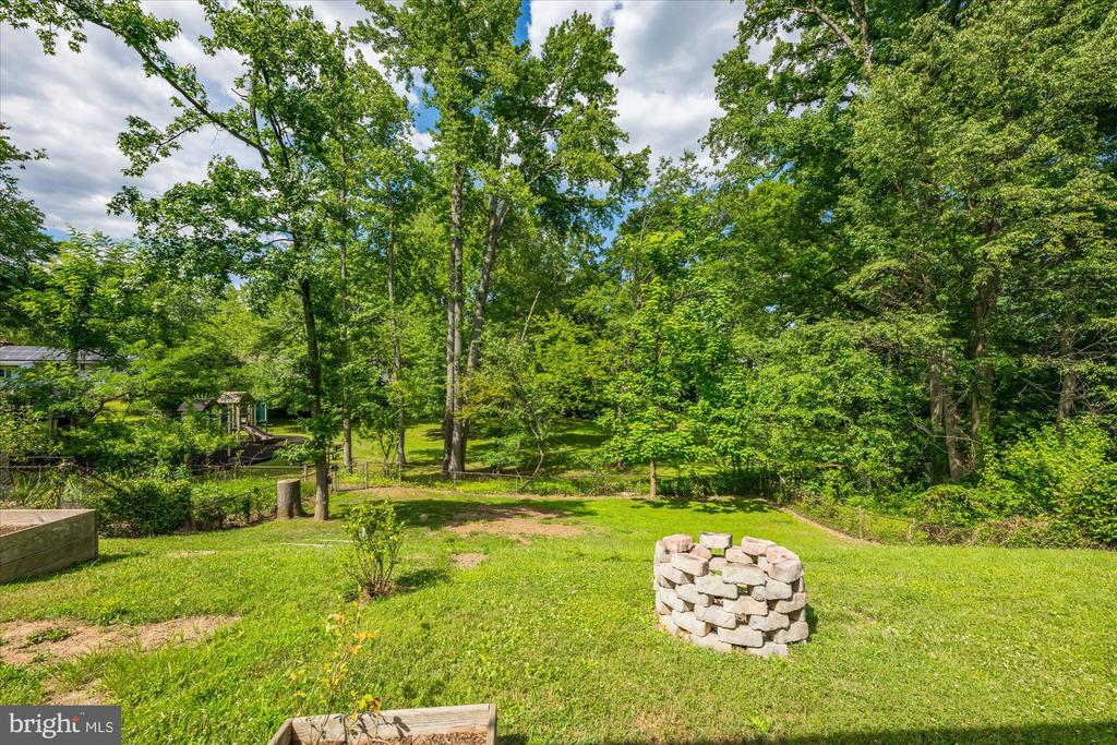 8 Grandin Cir