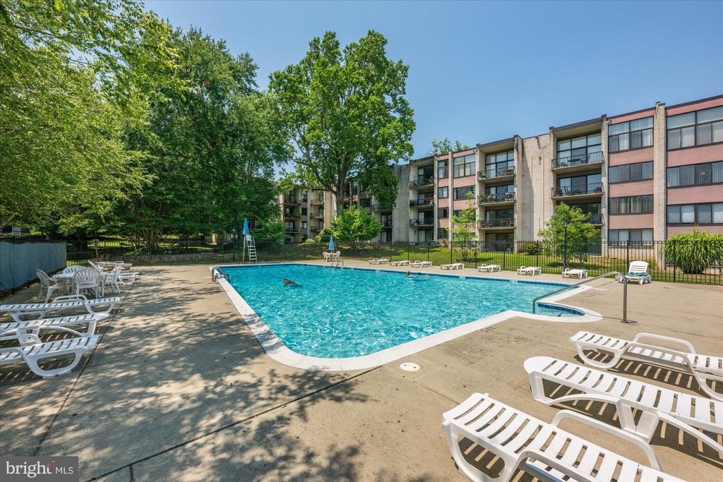 10853 Amherst Ave #201