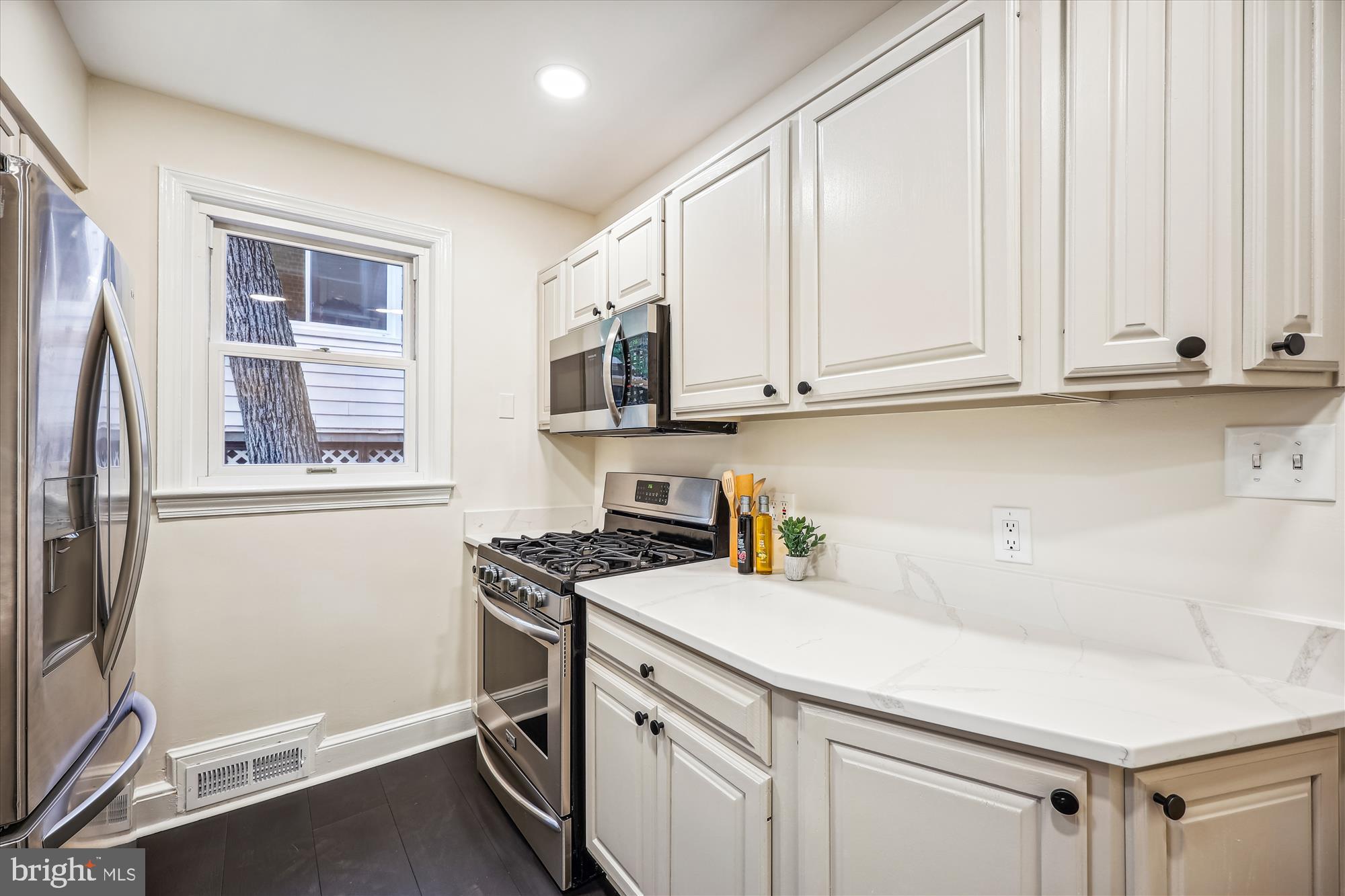 1502 Live Oak Dr