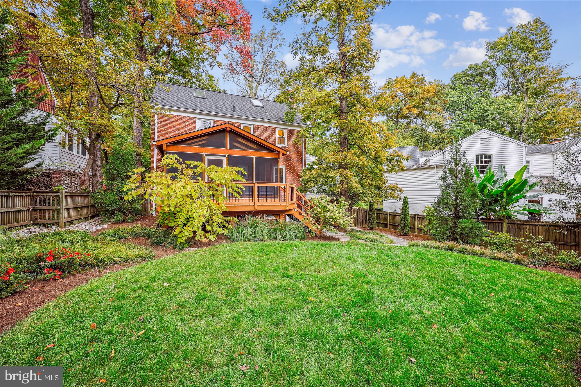 1502 Live Oak Dr