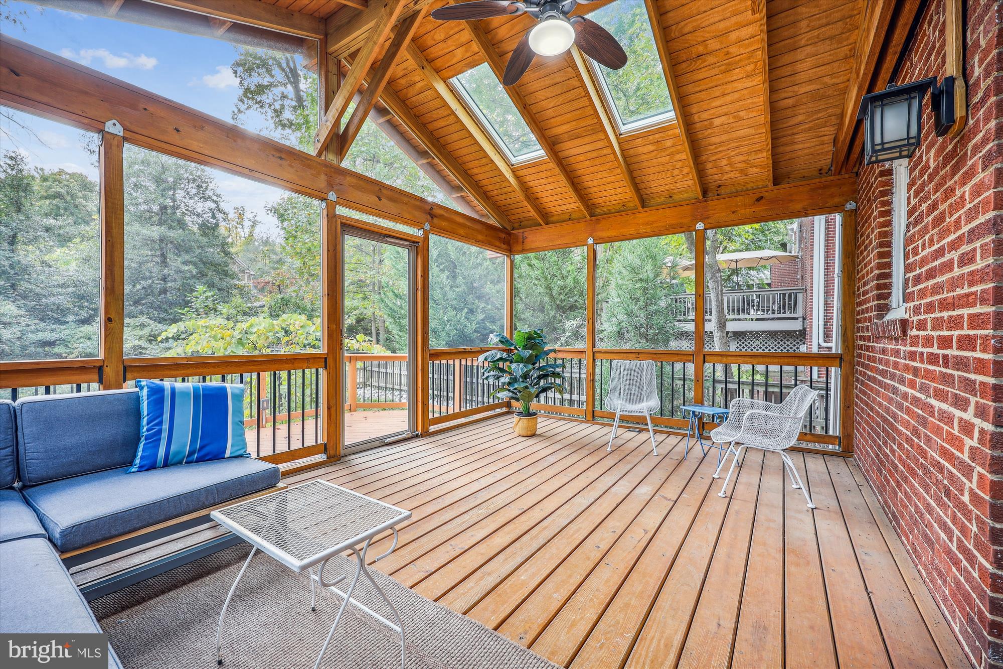 1502 Live Oak Dr
