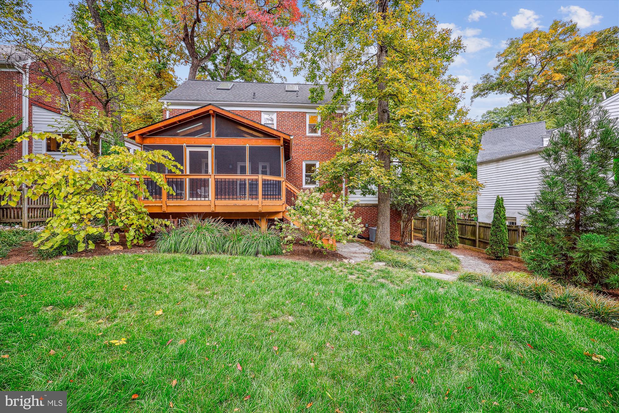 1502 Live Oak Dr