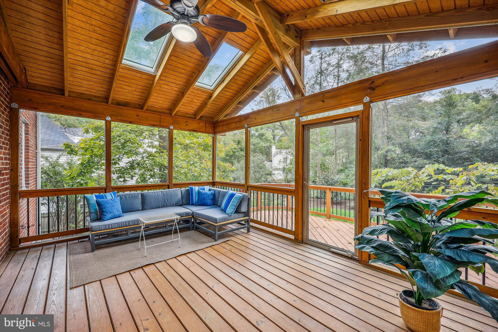 1502 Live Oak Dr