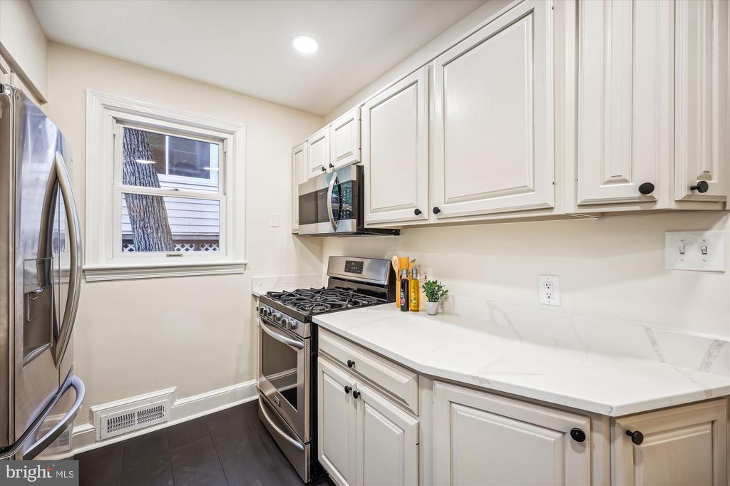 1502 Live Oak Dr