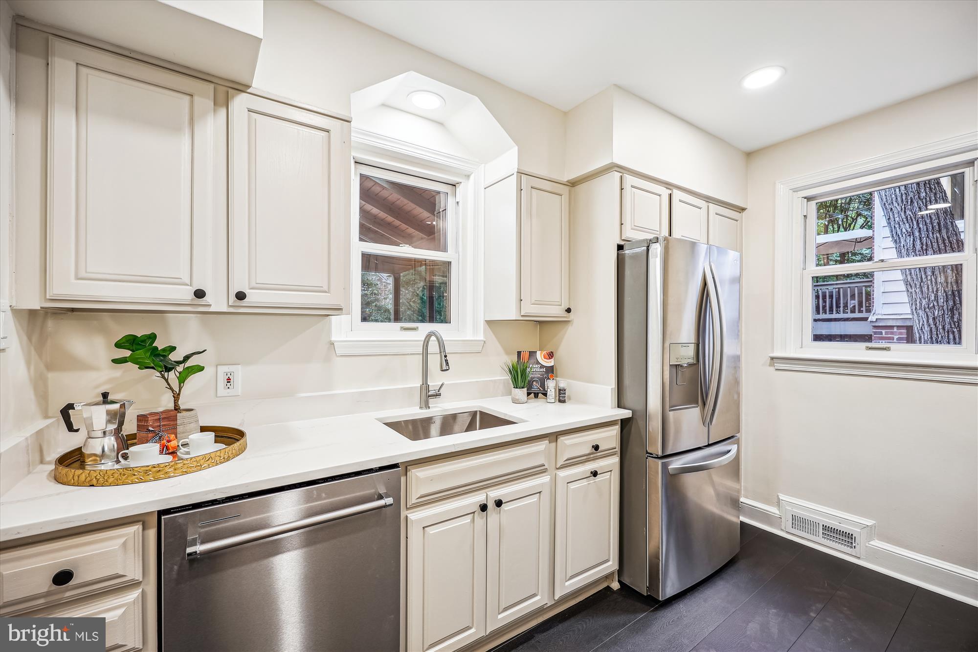 1502 Live Oak Dr