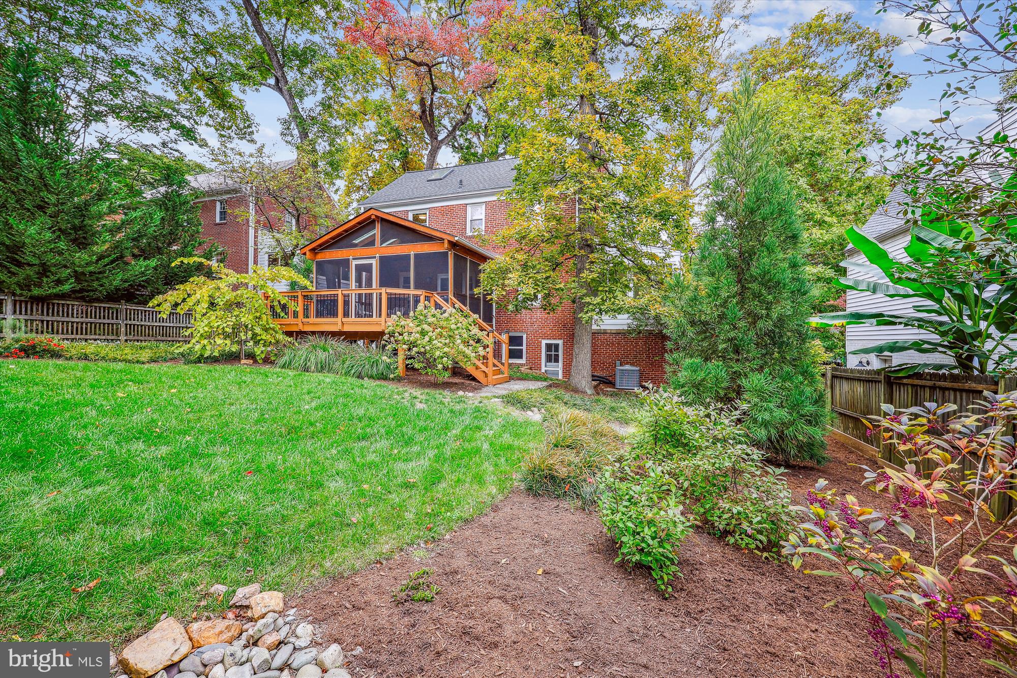 1502 Live Oak Dr