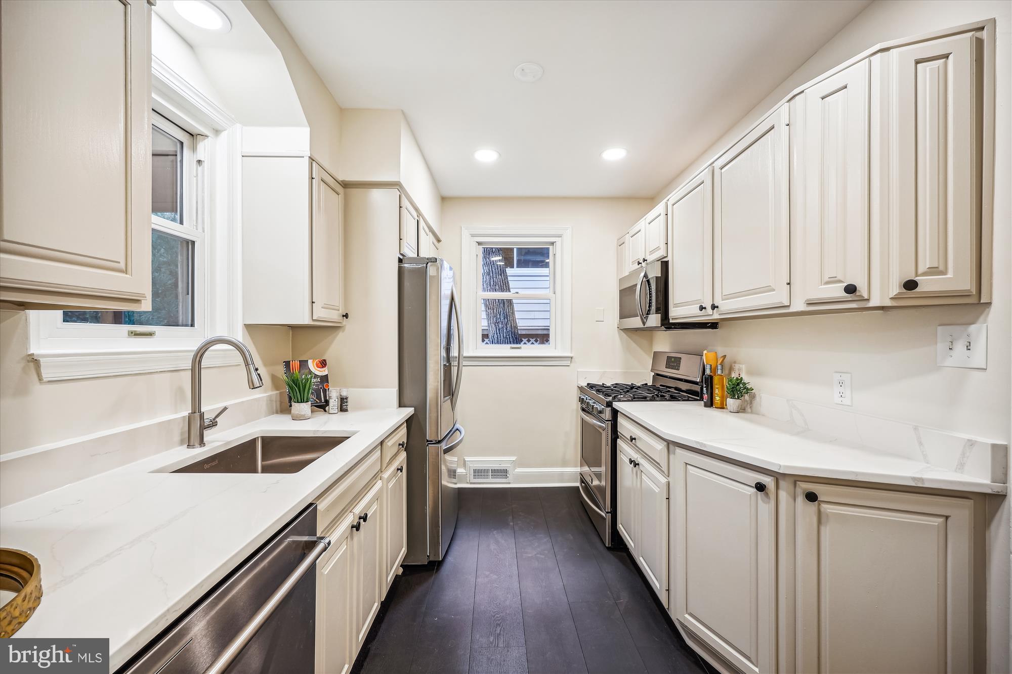 1502 Live Oak Dr