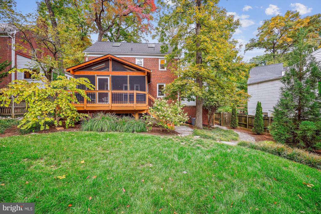 1502 Live Oak Dr