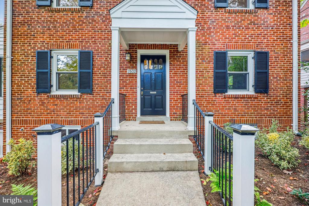 1502 Live Oak Dr