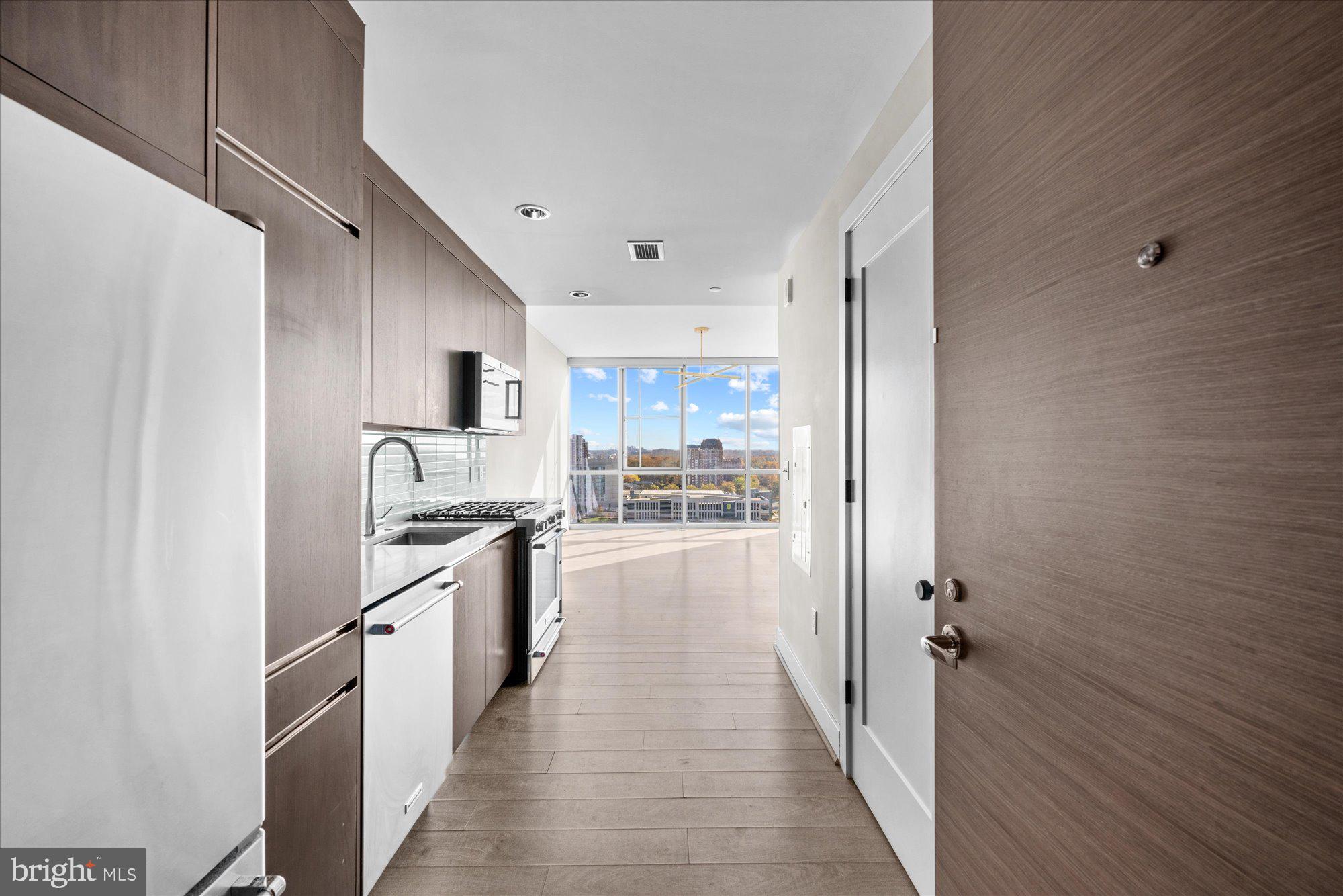930 ROSE AVE #1802