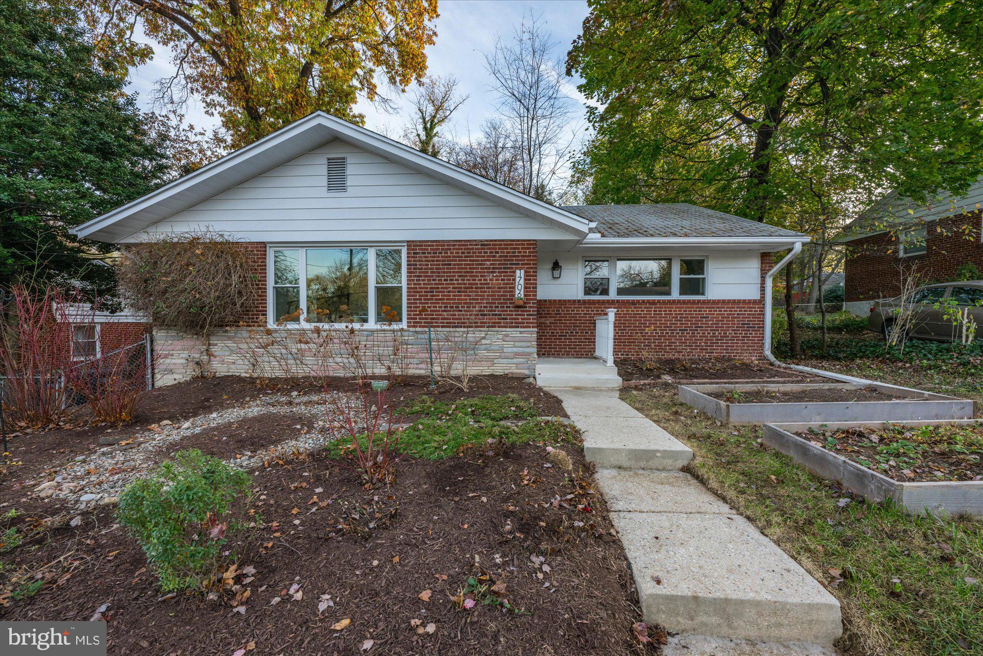 1706 Lansdowne Way