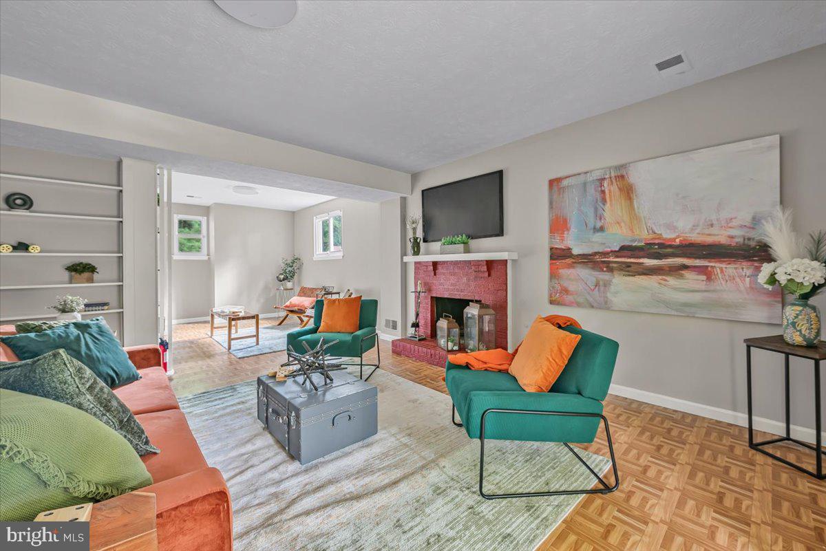 17620 Garrett Dr
