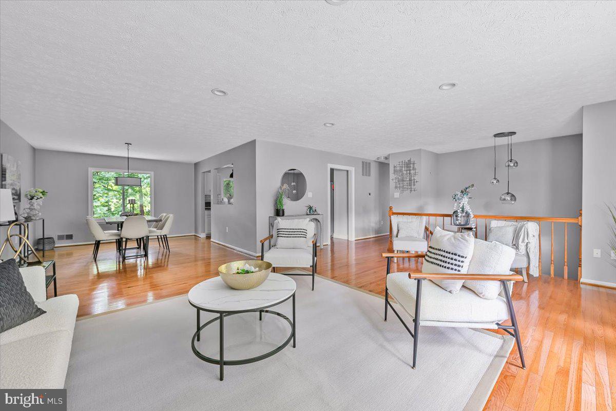 17620 Garrett Dr