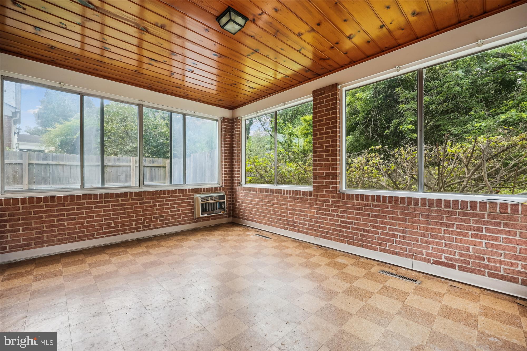 1305 Woodside Pkwy
