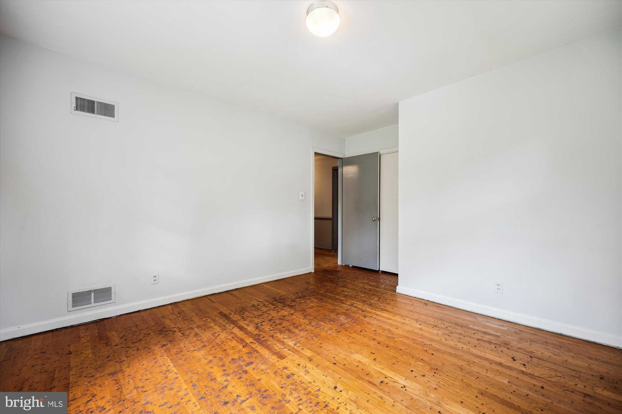 1305 Woodside Pkwy