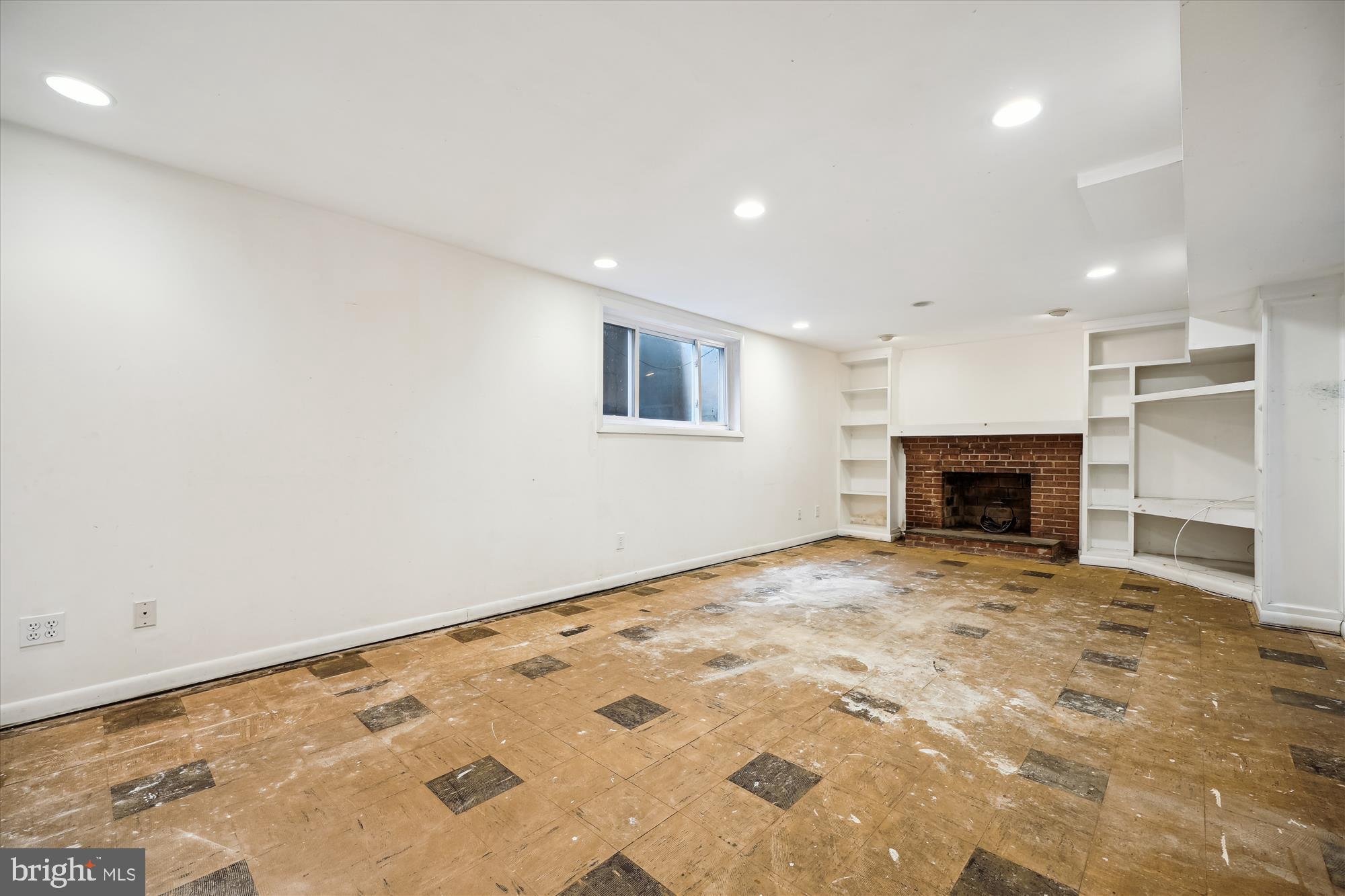 1305 Woodside Pkwy
