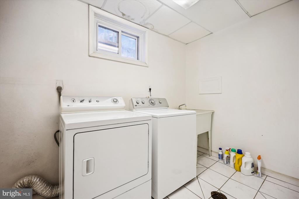 1305 Woodside Pkwy