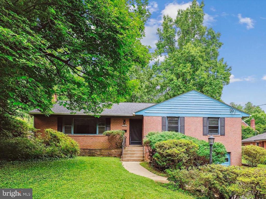 1305 Woodside Pkwy