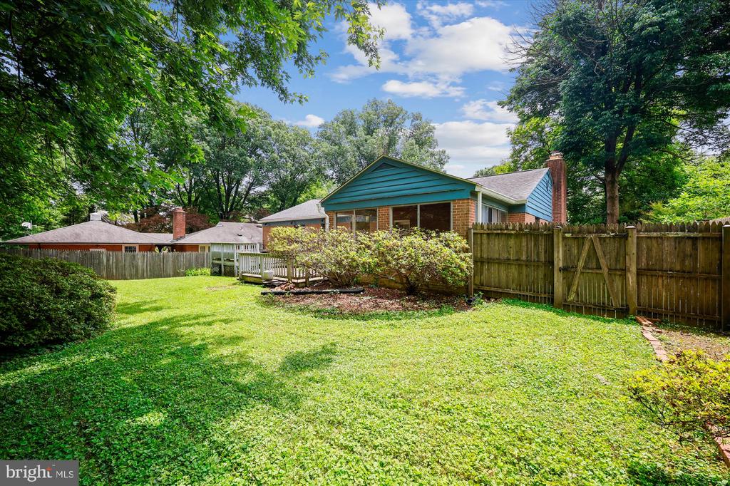 1305 Woodside Pkwy