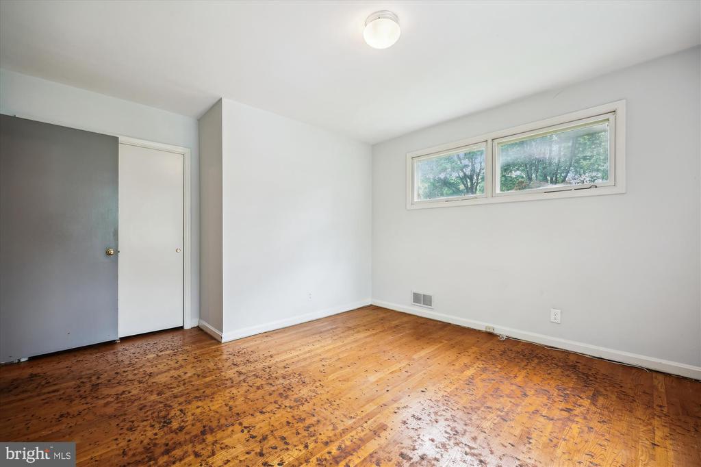 1305 Woodside Pkwy
