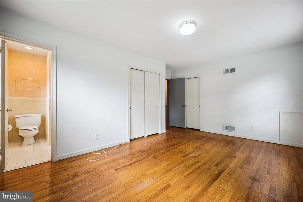 1305 Woodside Pkwy