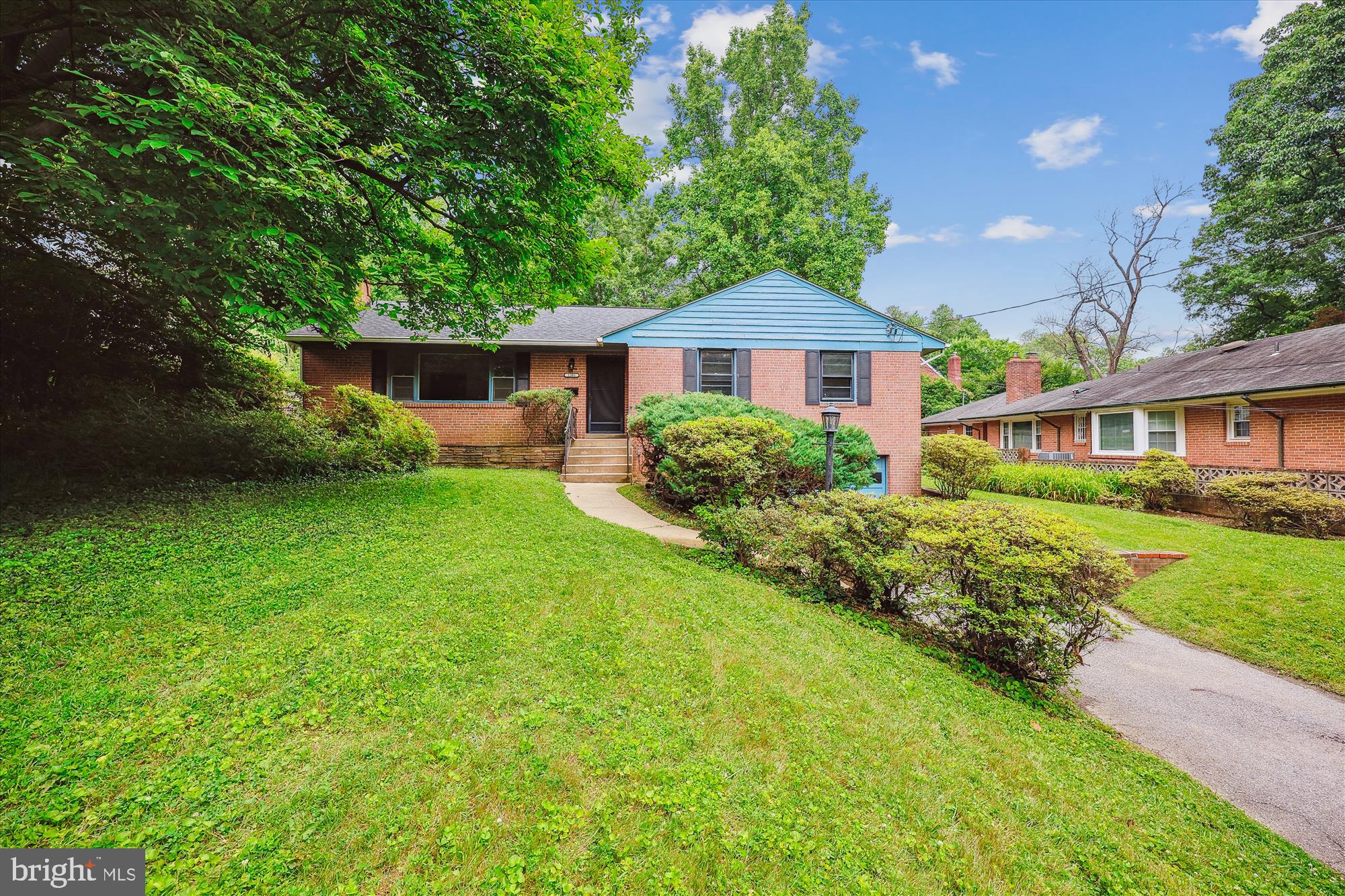 1305 Woodside Pkwy