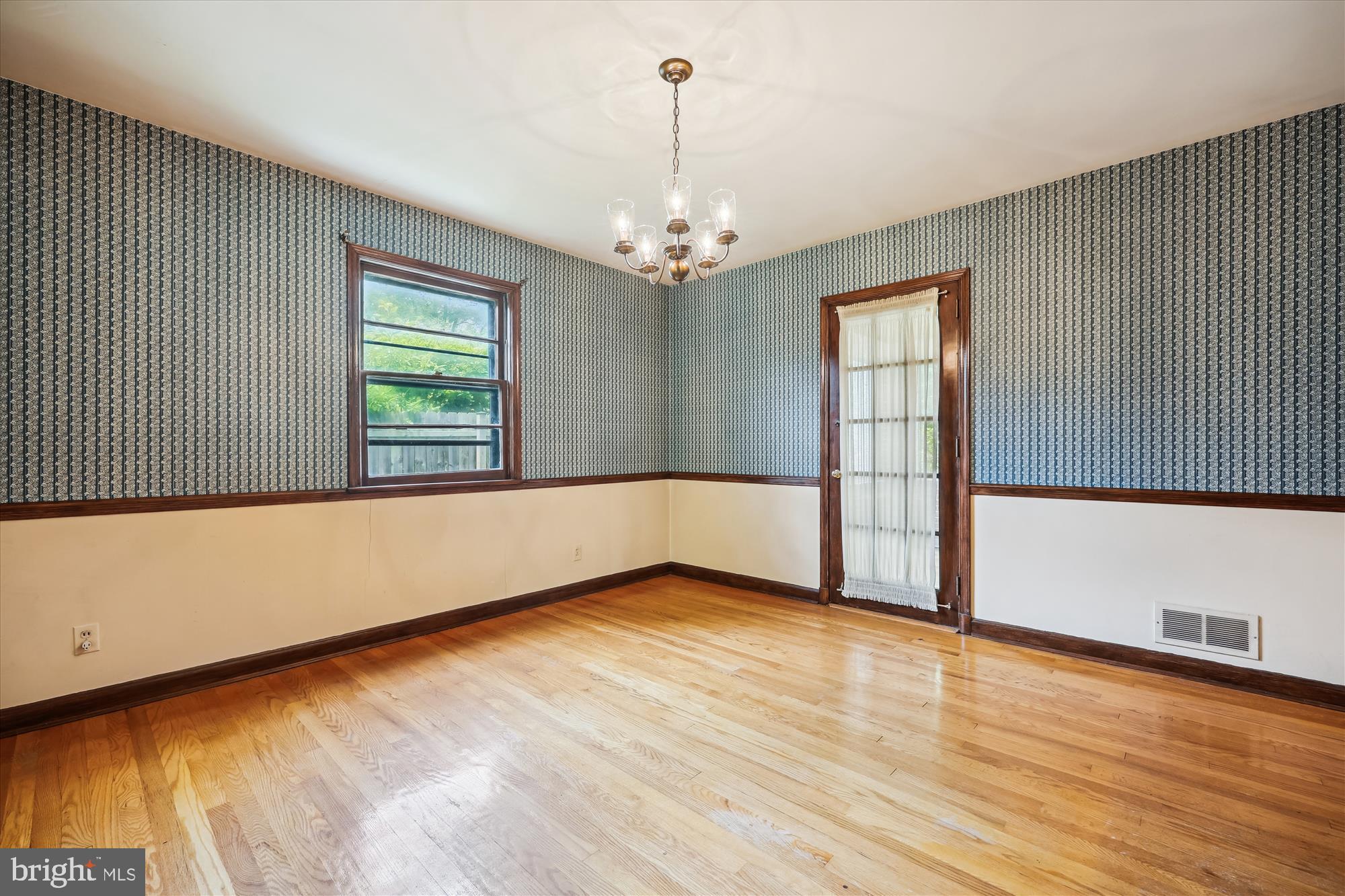 1305 Woodside Pkwy