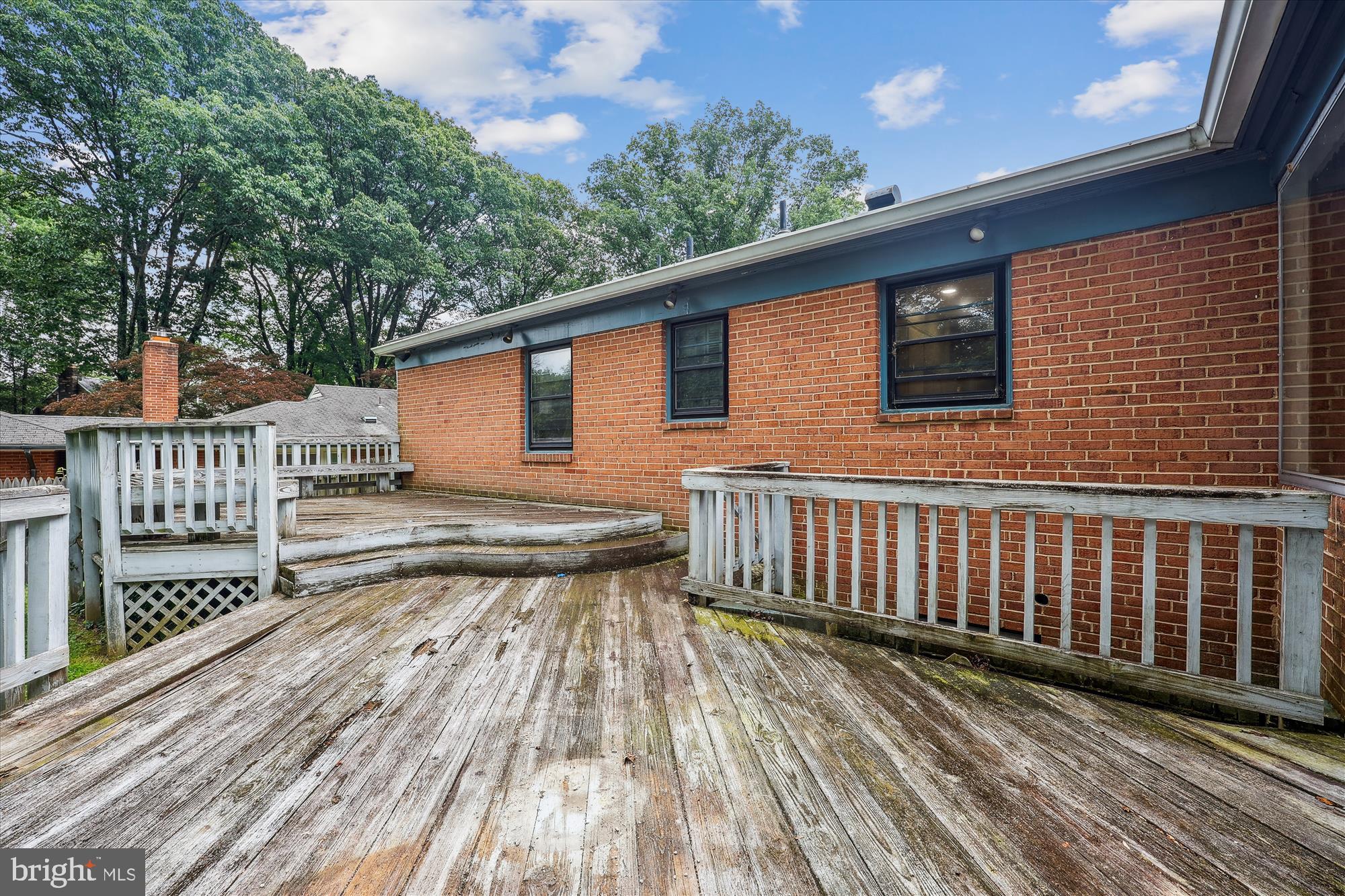 1305 Woodside Pkwy