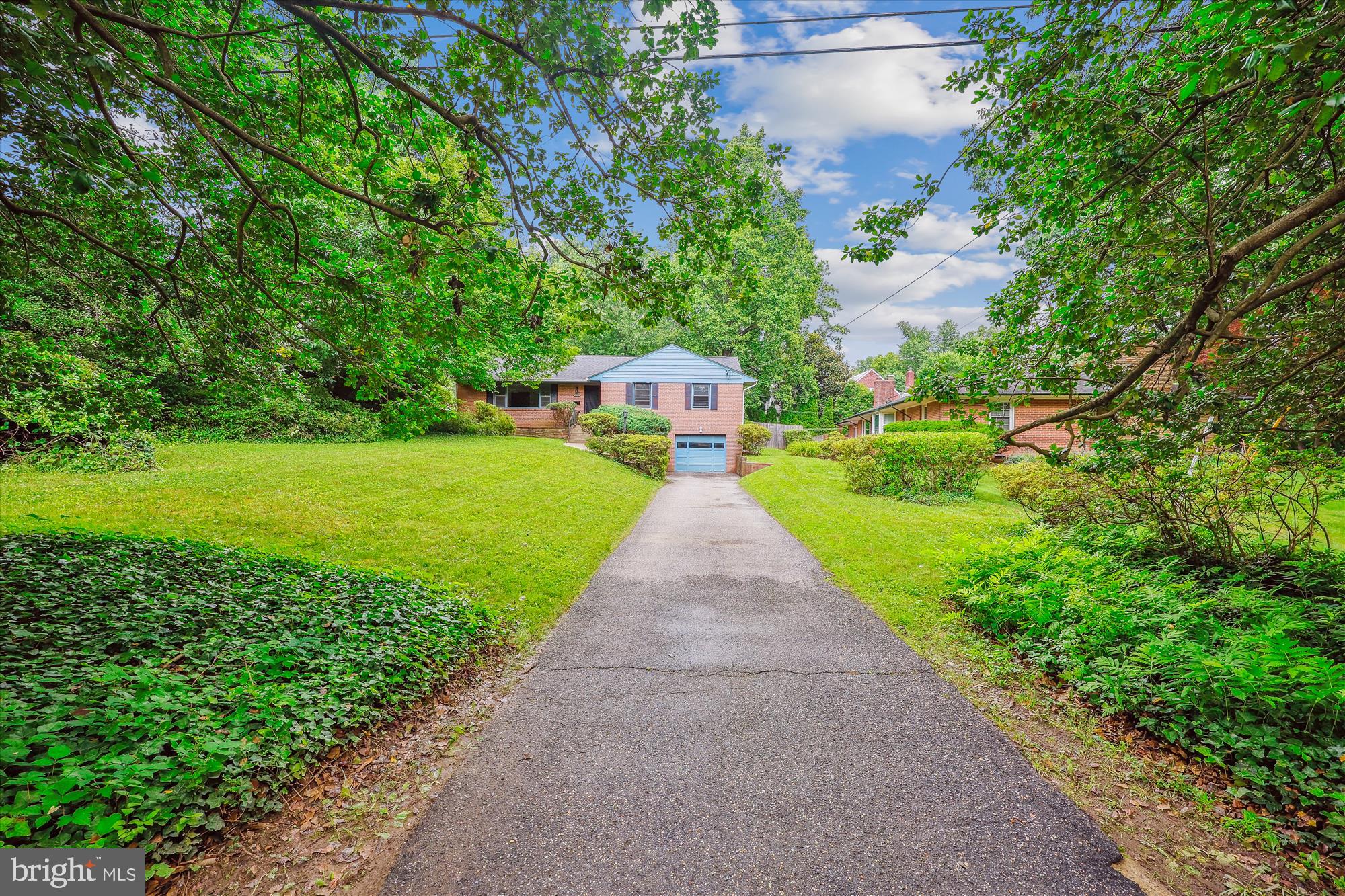 1305 Woodside Pkwy