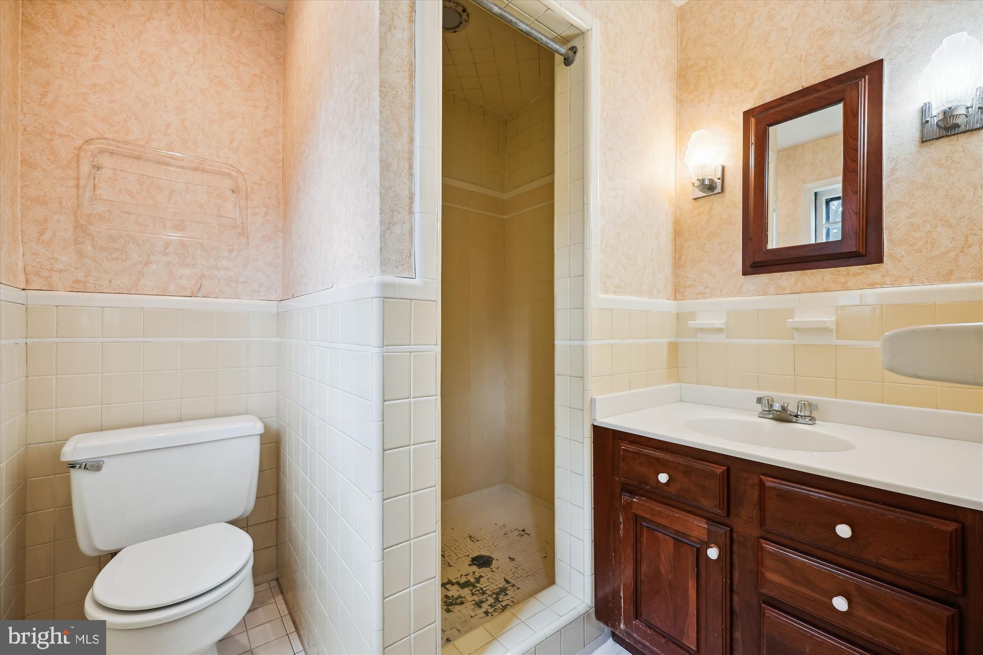 1305 Woodside Pkwy